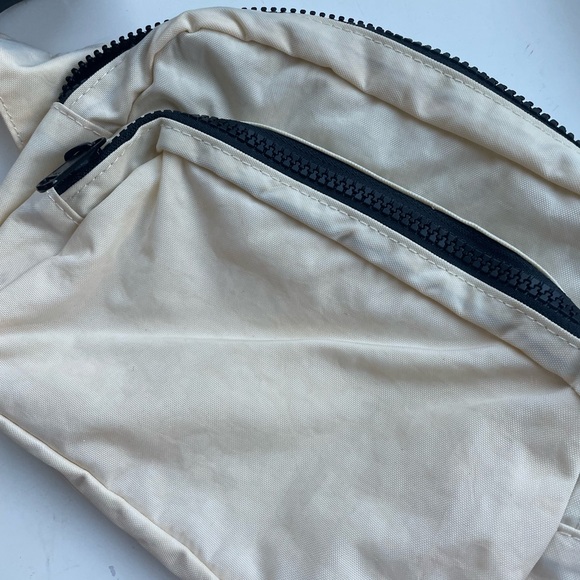 NWOT BAGGU Fanny Pack - Picture 4 of 11